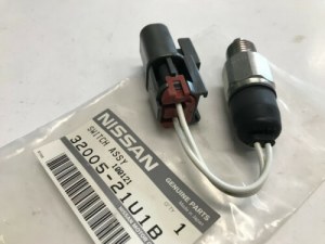 Contacteur de feu de recul Nissan 32005-21U1B