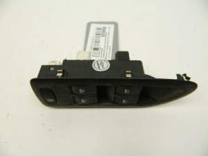 Commande lève-vitre avant gauche Renault 7701208404